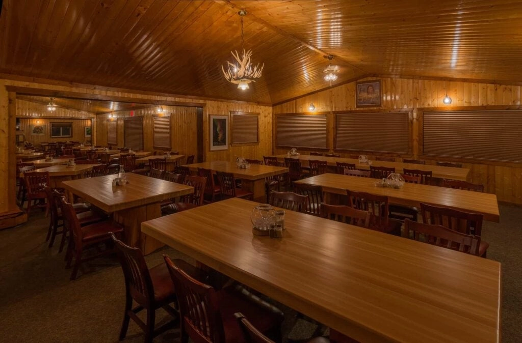 Aurora-Village-Yellowknife-Northwest-Territories-Canada-Aurora-Borealis-Northern-Lights-Aurora-Cabin-Restaurant-Corporate-Events