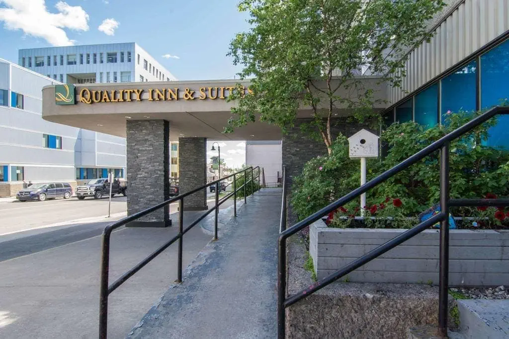 Aurora-Village-Packages-Hotel-Yellowknife-northwest-territories-quality-inn-suites